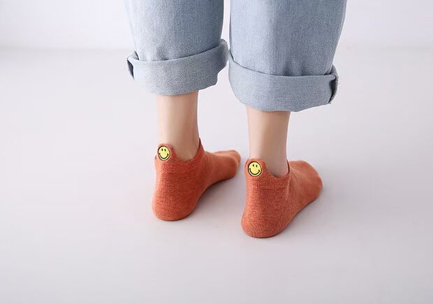 Mùa xuân và mùa hè mới vớ cotton nữ vớ tiếp theo là vụ nổ thêu mặt cười vớ nữ thời trang Nhật Bản thêu vớ ngắn - Bít tất nữ tất nữ cố thấp