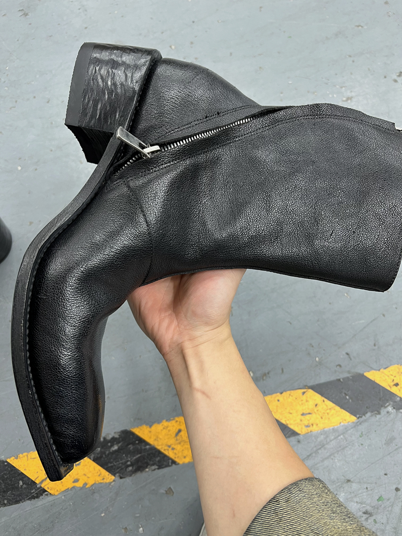 靴 nid de guepes leather shoes Nid De Guepes Native Runner Available Now – Feature