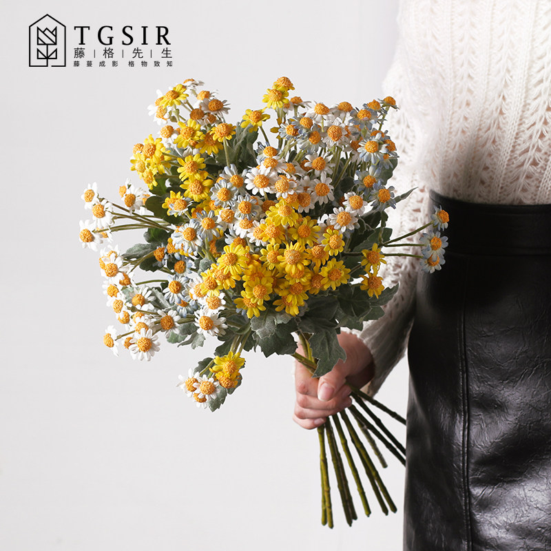 Small wild chrysanthemum simulation bouquet living room table flower arrangement silk flower dried flower decoration hand flower photography props daisy fake flower