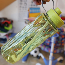 Спортивная бутылка 康宝莱牌水壶太空杯2000ml 2升 大容量带刻度4斤水运动健身喝水杯