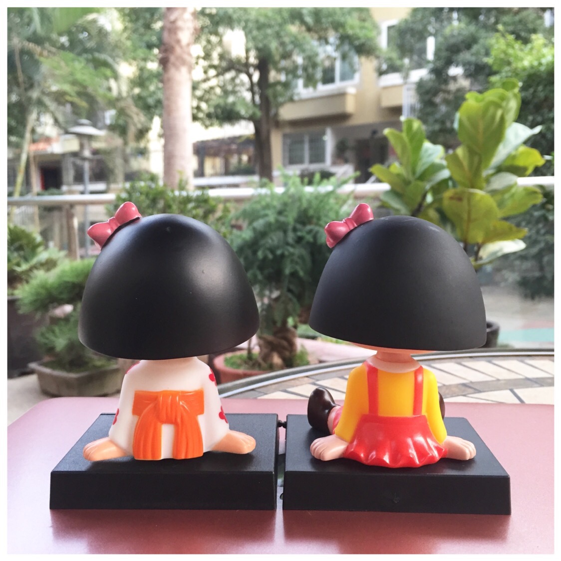 Chibi Maruko đồ trang trí xe dễ thương lắc búp bê đầu giữ điện thoại cartoon xe trang trí bảng sáng tạo của mình - Phụ kiện điện thoại trong ô tô giá đỡ điện thoại từ tính