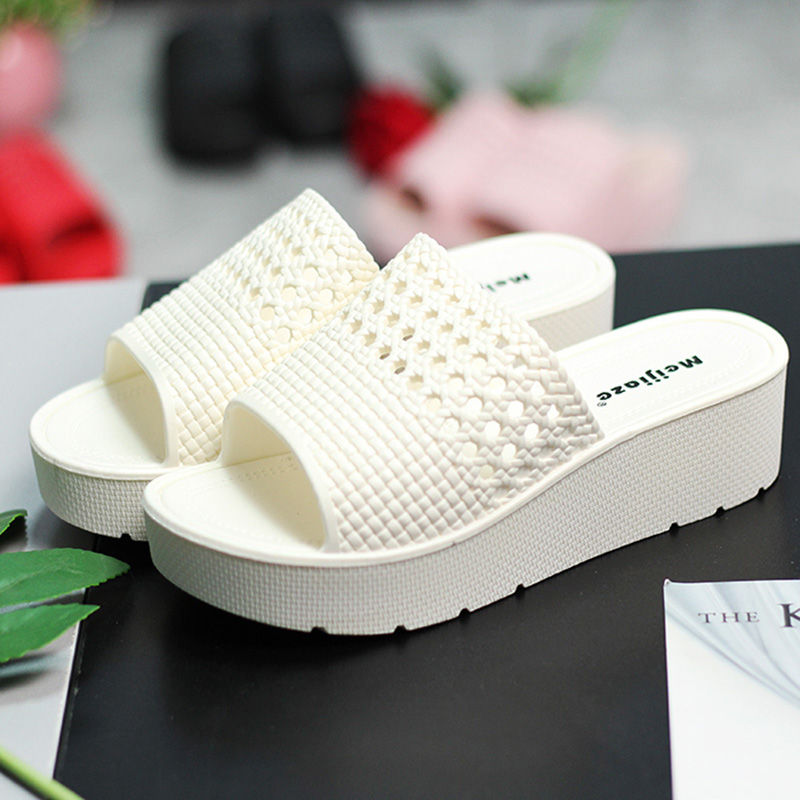 New cool slippers female outside wearing home uphill heel Soft bottom Comfortable Thick Bottom Hollowed-out Anti-Slip Bathroom Bath shoes
