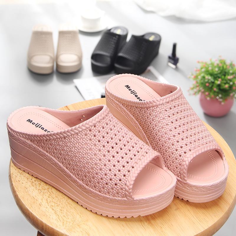 New summer cool slippers female soft bottom 100 lap high heel outside wearing beach shoes thick bottom lined red slippers for home anti-slip
