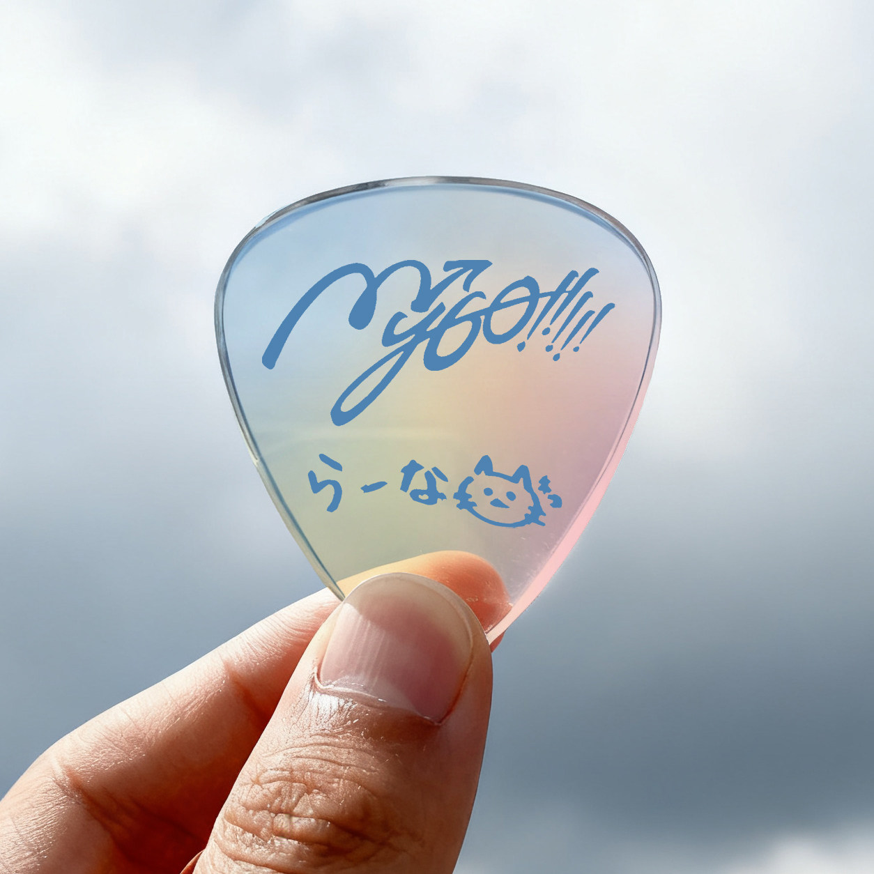 青木ひなの透明ギターピック、グラデーションウォータードロップデザインのベースピック、カラーピック