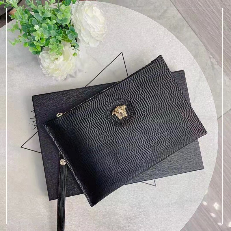 New Men's Water Corrugated Cow Leather Letters Enveloping Handbags Black Embossing Casual Bag Handgrip Bag Tide Pack Genuine Leather Tide