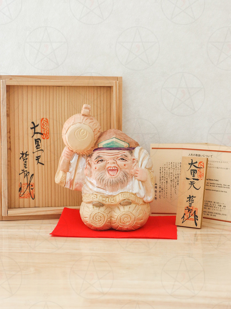 Nishitou Tetsuzaburo, the Seven Fortune Gods and the Great Dark Heavenly Fortune God, is the lucky charming Buddha statue in Hakata, Japan.