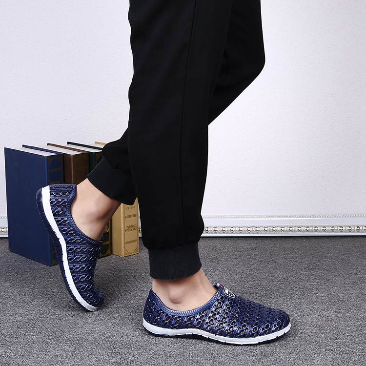 Mùa hè mới lỗ giày không thấm nước thoáng khí dép Baotou dép nam sân vườn giày sandal