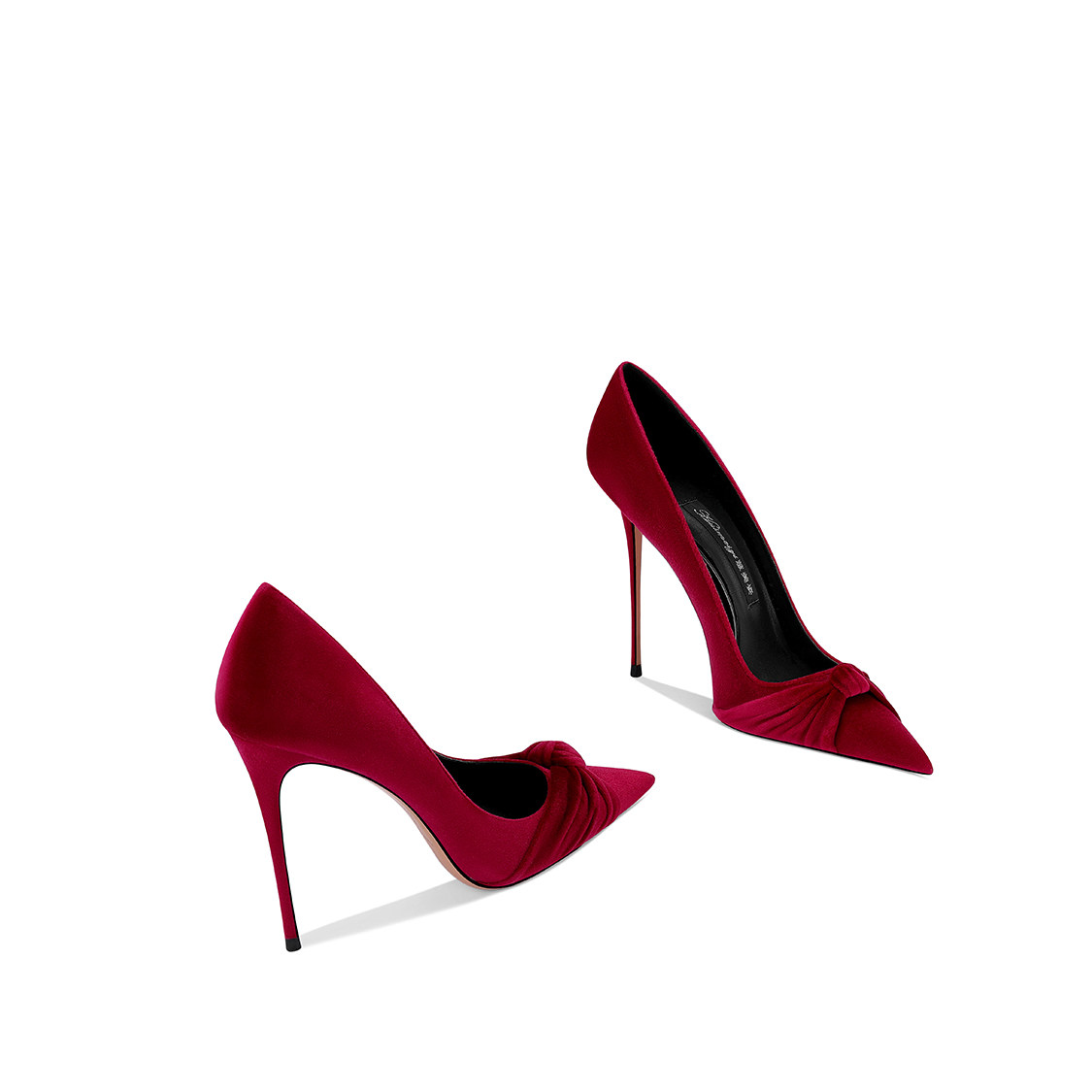 Elegant red velvet high heels for women, featuring a stunning stiletto heel and pointed toe design, a versatile new style for Autumn/Winter 2026.