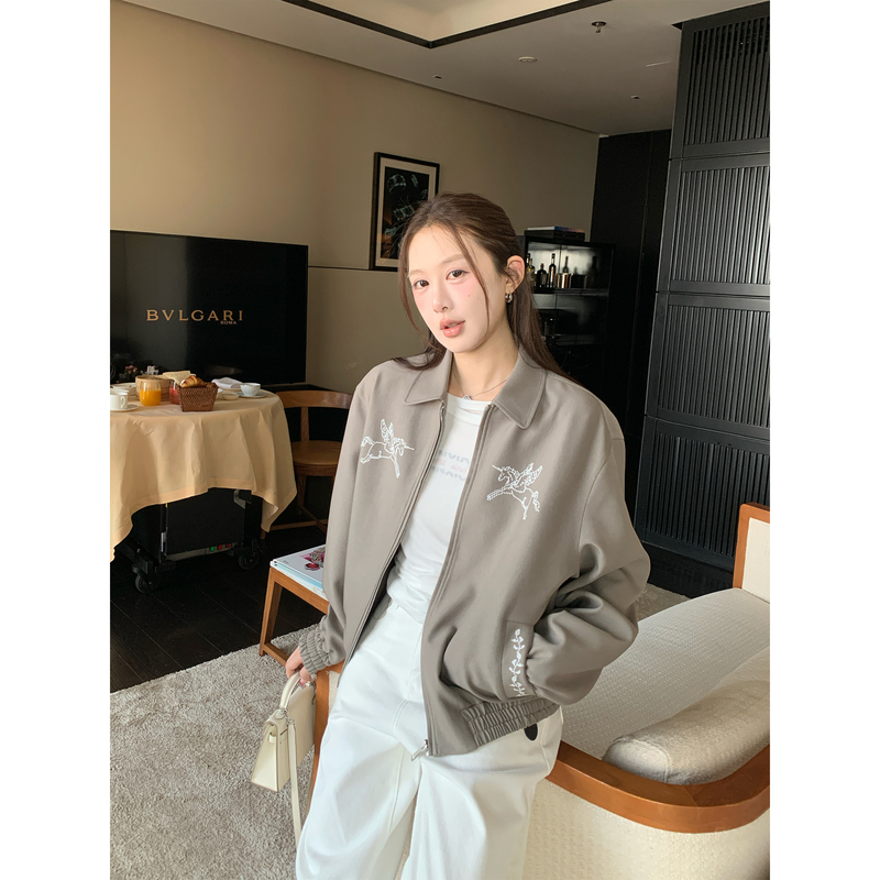 Summer Home 2026 Early Autumn New Pixel Embroidery Pony Lapel Workwear Style Short Jacket for Women