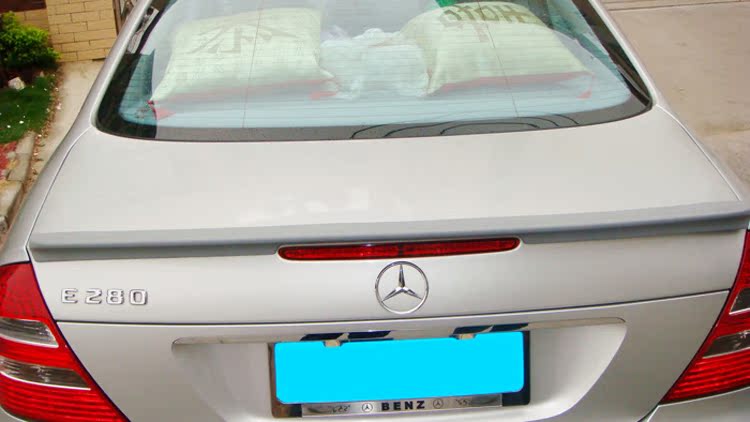 Mercedes-Benz W211 cánh sau E-class E240 / E230 / E280 sửa đổi cánh đuôi PU đuôi đuôi bằng sợi carbon đuôi gió cho xe hơi