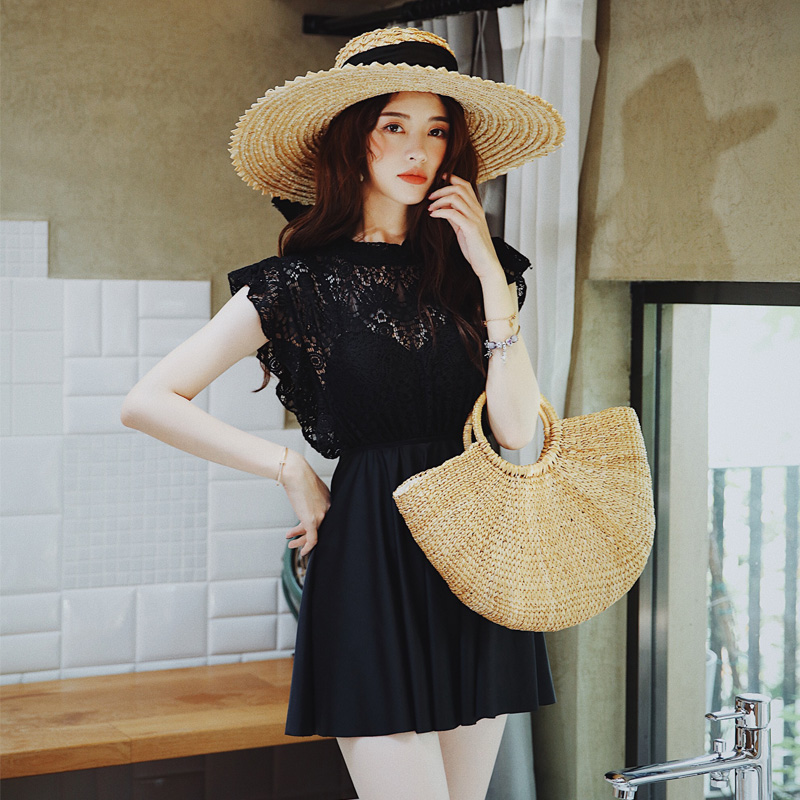 Ginghal 2019 Spring new temperament conservative spa dress with lace female small breasts black