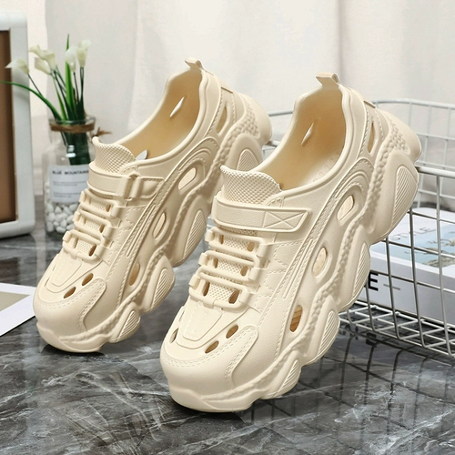 Летние тапочки в стиле Crocs, пляжные женские босоножки, коллекция 2025 года, закрытые носок и пятка, размер, пляжный стиль, подходят для носки на улице