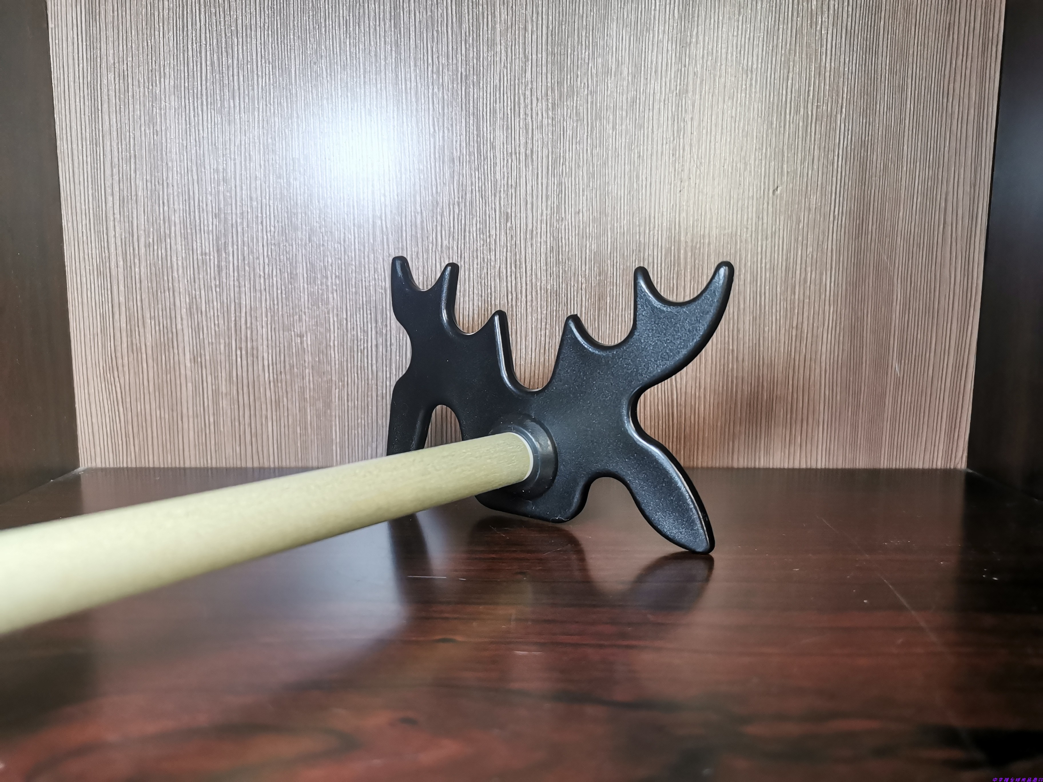 Billiards frame rod rod head head of the head of the head of the head of the high and low rod cross head of the black head of the book hates.