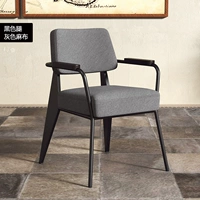 Черные ноги серое белье