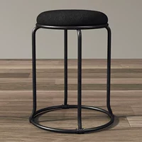 Черно -поднятое черное белье