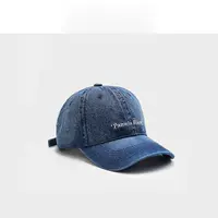 Синий деним с буквенным принтом, регулируемый.