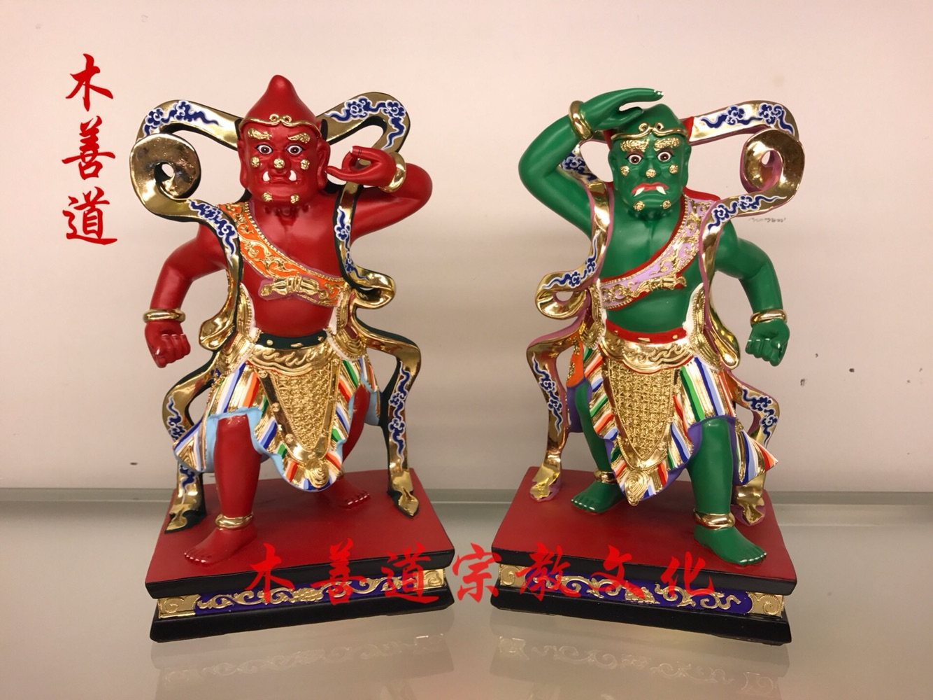 Wooden carvings of Taoist Dharma Protection: Thousand-mile Eye, Wind Ear, Matsu Huaguang Great Dharma Protection: Camphor wood lacquer line carving of 30 cm