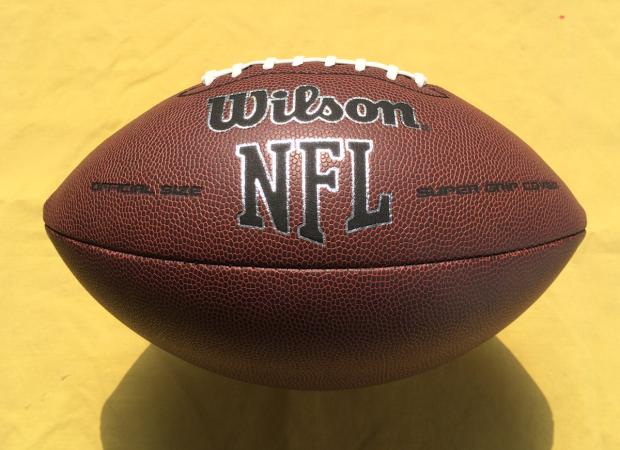 Xác thực Wilsonville thắng NFL9 trò chơi đào tạo đại học bóng đá Mỹ với một kỳ nghỉ bóng trả mười rugby bond