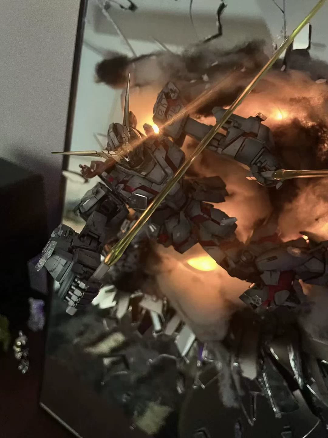 Модифицированная модель Gundam Unicorn PG/MG 1/100 серия на зеркалировании геральдического стиля
