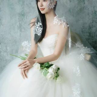 新娘白色蕾丝花朵头纱婚纱长款高级感森系摄影造型
