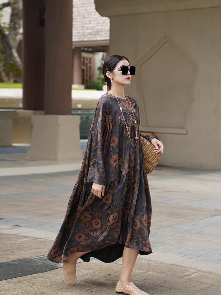 Swaying and smart, full of elegance, loose and oversized 22 momme pearl satin and cloud gauze long dress