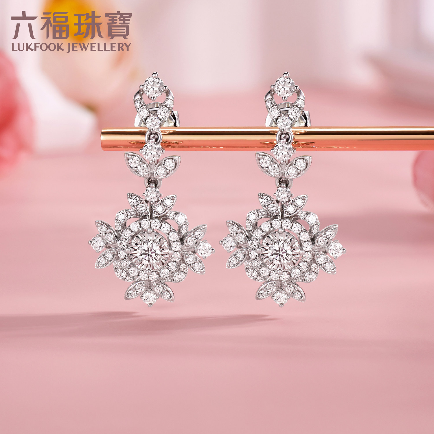 六福珠宝婚嫁系列18K金钻石耳环：爱情与光芒的完美结合-耳饰-淘宝好物网, image size:1500x1500