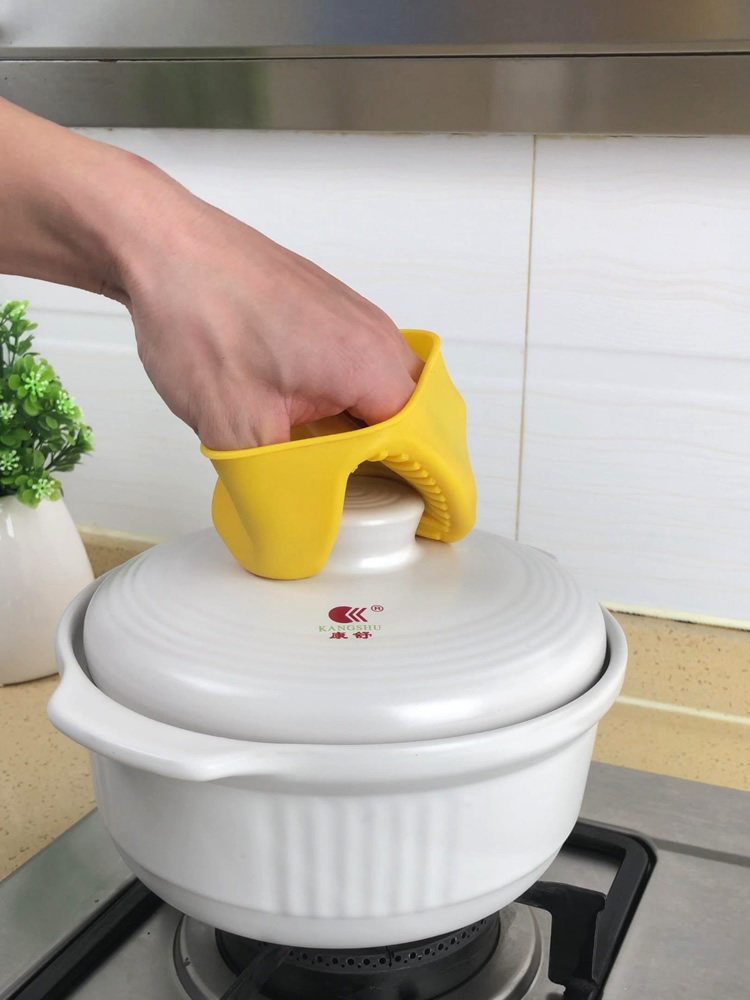 Thickened silicone anti-scalding gloves Non-slip heat insulation finger cover Kitchen microwave oven casserole hand grab plate clip