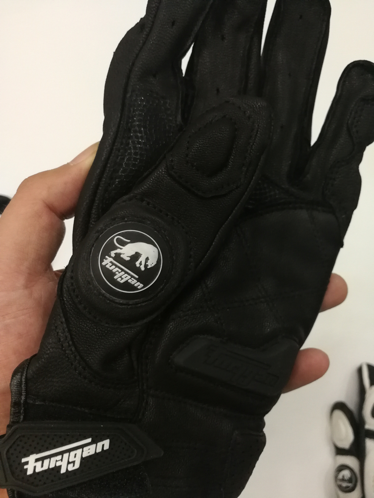 Găng tay xe máy bằng sợi carbon da ngắn đoạn mùa xuân và mùa thu chống gió - Xe máy Rider thiết bị bảo vệ gối