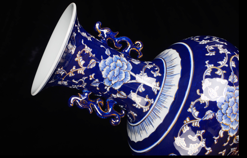 Blue and white porcelain of jingdezhen ceramics up with retro floor decoration vase sitting room furnishing articles of Chinese style household act the role ofing is tasted