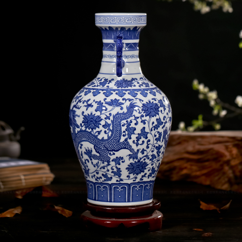 Blue and white vase of jingdezhen ceramics sitting room place Chinese antique jewelry I and contracted household bedroom