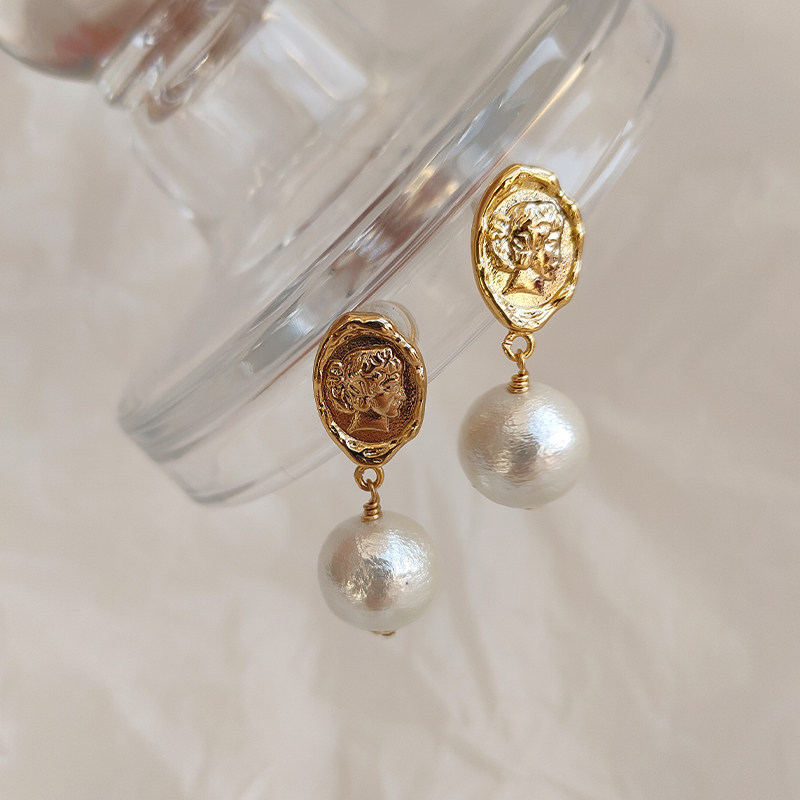 YIMIJEWEL Cotton Pearl Ear Clip No Ear Pierce Women's White Retro Court Versatile High-end Temperament Earrings