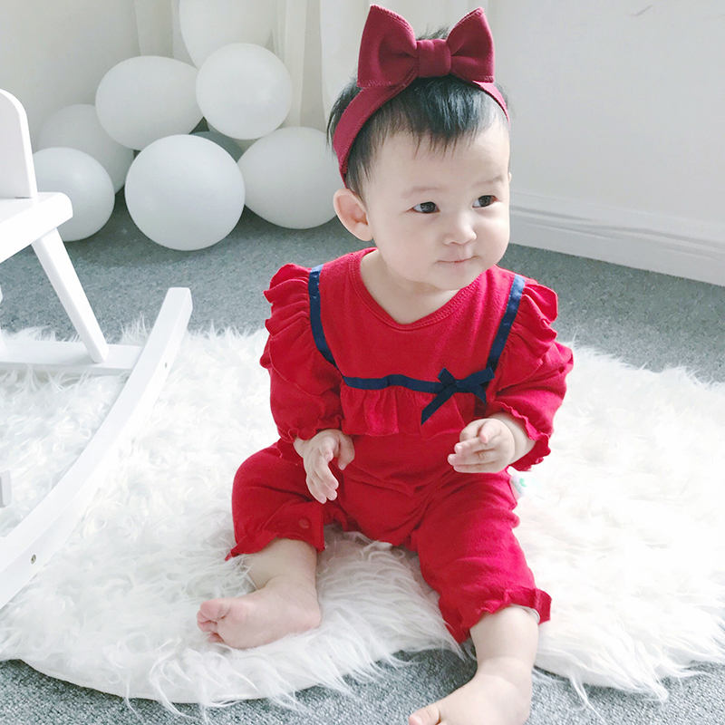 Bé onesies mùa xuân và mùa hè bông nam giới và phụ nữ bé công chúa lá sen ren quần áo trăng tròn trăm ngày rượu vang đỏ áo choàng