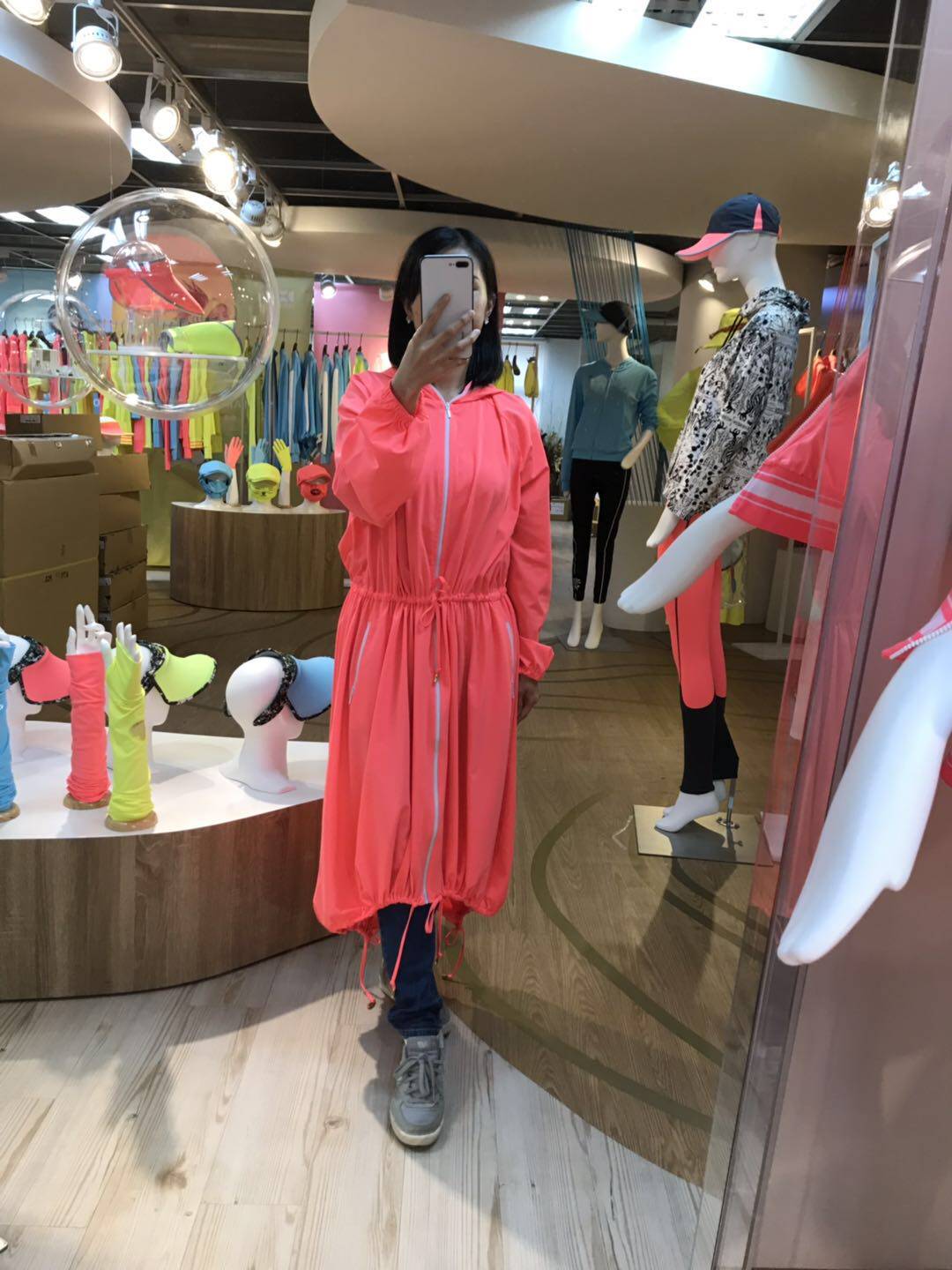 Fish eggs recommend Taiwan HOII Yang Liping with the same long version of sunscreen jacket