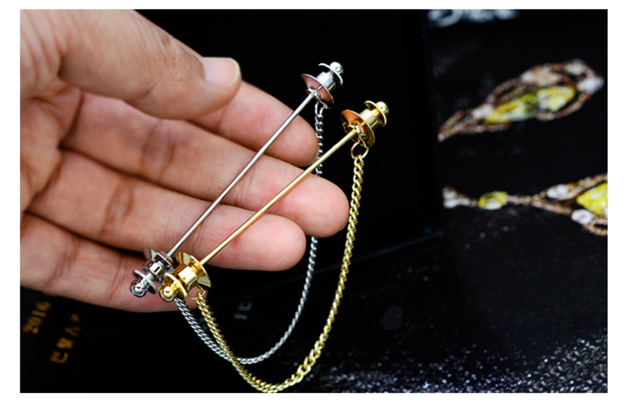 Zhu Yilong với dây đeo kim loại tua rua áo sơ mi nam pin pin trâm cài phù hợp với cổ áo pin logo cài áo
