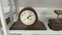 Special offer imported reflux two-tone mechanical desk clock