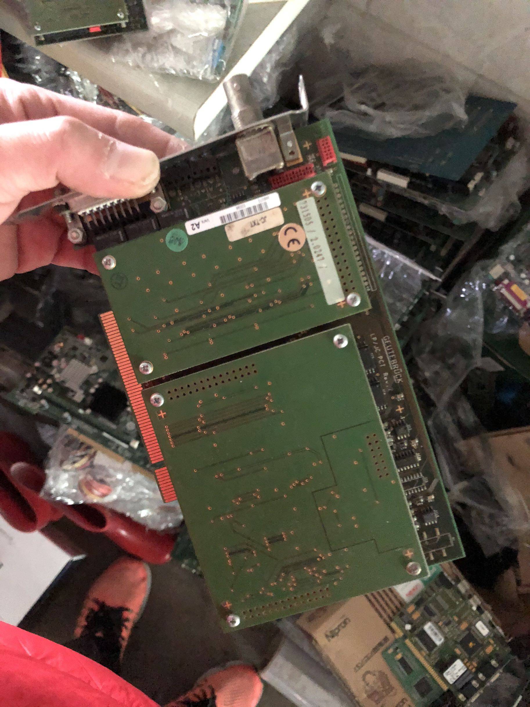 Physical figure GEUTEBRUCK LP JC-PCI REV: 7 A collection card guarantees the original package test well