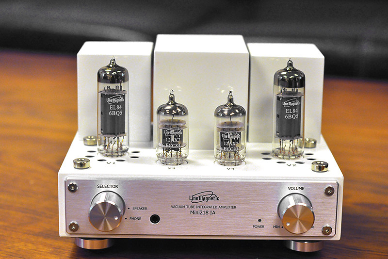 Li Magnetic mini218IA power amplifier amp EL84 vacuum tube single-ended class A fever mini bile machine desktop audio
