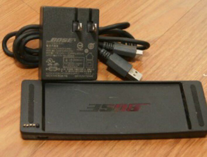 Original Dr Bose SoundLink Mini II 2nd generation speaker Audio charger head Data cable holder