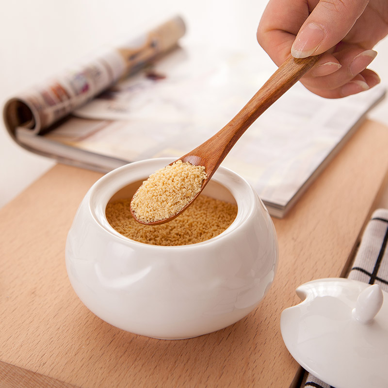 Creative kitchen seasoning can suit household condiment bottles of ceramic seasoning as cans white salt pot seasoning as cans