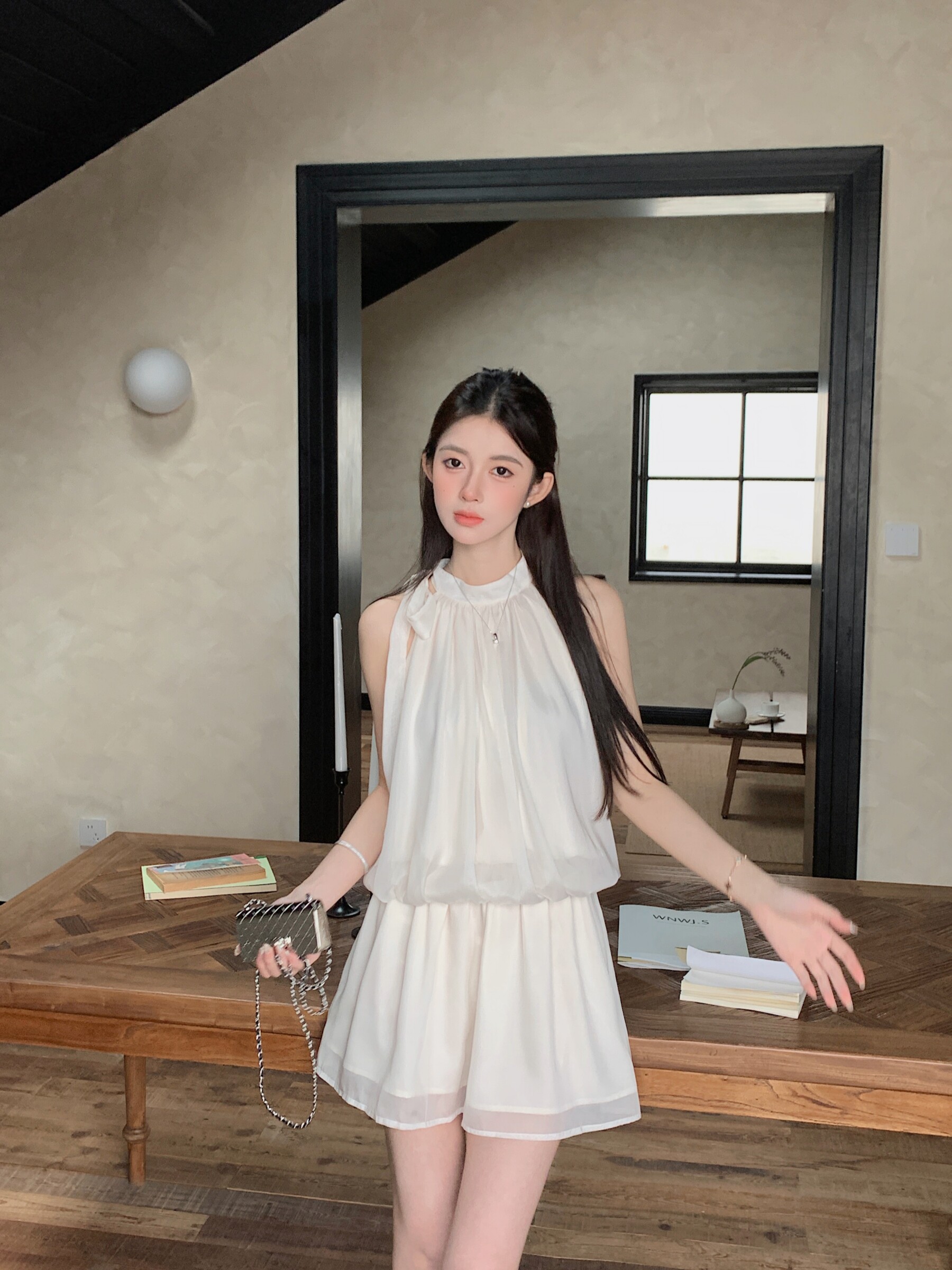 BETMASS新款白色韩系挂颈无袖洋装气质短裙显瘦套头裙子女