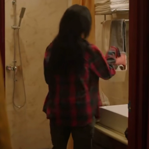 Красная рубашка, куртка, лонгслив