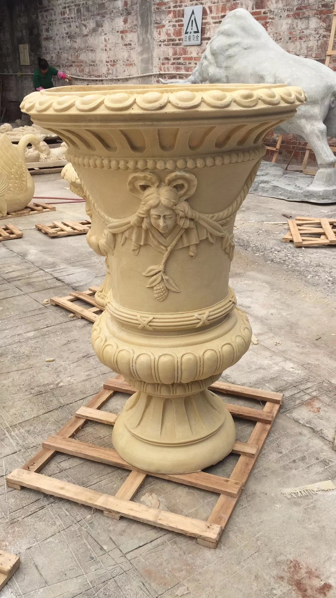 Customized Sandstone Flower Bottom Residence Building Villa Outdoor Pier Outdoor Pier European Flower Rock