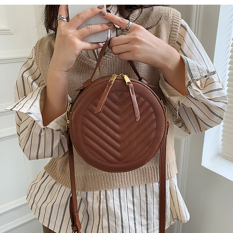 Sacs De Fil De Broderie Populaires Nouveaux Sacs Sac De Messager Sauvage Mode Petit Sac Rond Portable display picture 16