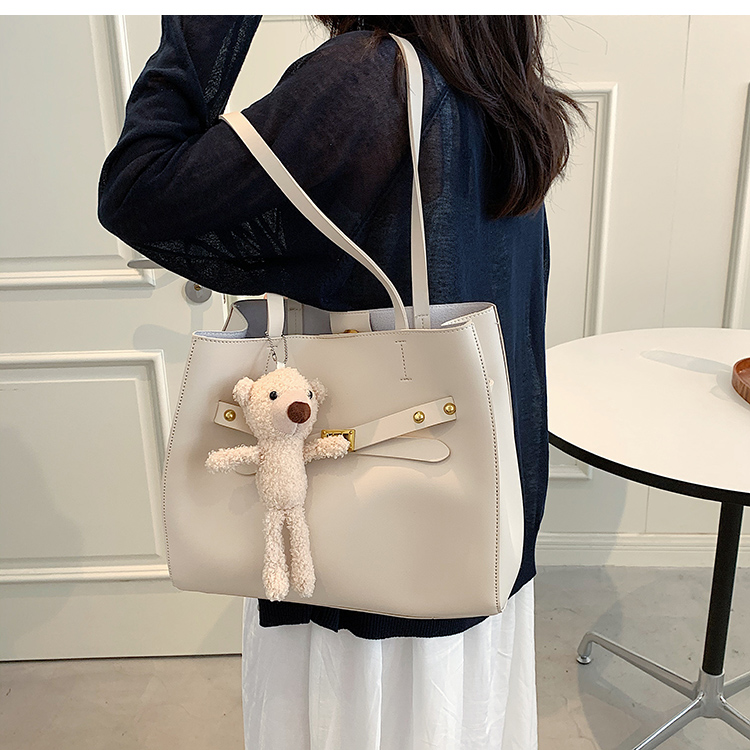 Wholesale Solid Color Large-capacity Bear Doll Pendant Shoulder Bag Nihaojewelry display picture 7