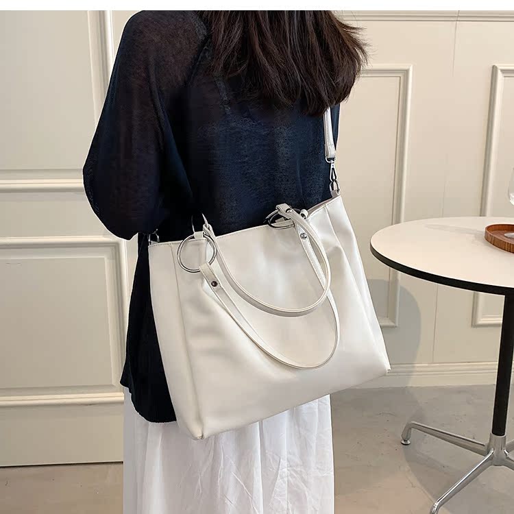 Wholesale Simple Solid Color Large-capacity Shoulder Messenger Bag Nihaojewelry display picture 9