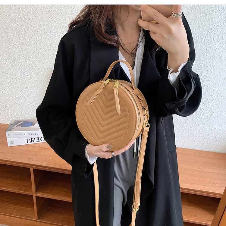 Sacs De Fil De Broderie Populaires Nouveaux Sacs Sac De Messager Sauvage Mode Petit Sac Rond Portable display picture 7