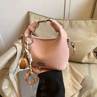 Розовая подвеска