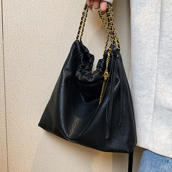 Soft noodle retro niche design bag 2022 autumn and winter new women's bags popular explosion chain shoulder bag barrel bag