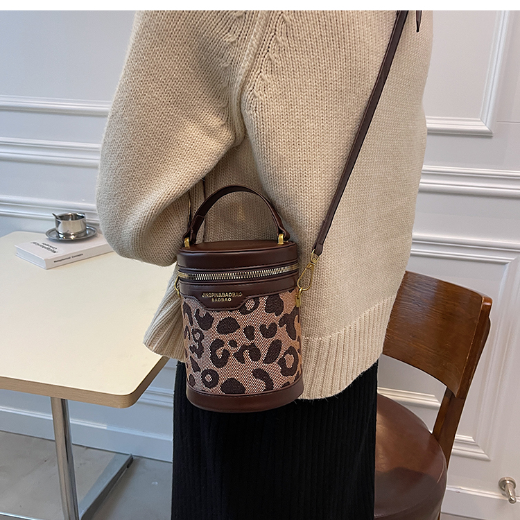 Popular Bags 2021 New Bags Bags Messenger Bag Autumn And Winter All-match Retro Bucket Bag display picture 2
