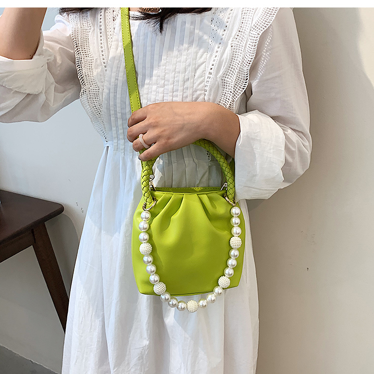 Nihaojewelry Wholesale Fashion Beads Handle Solid Color Messenger Bucket Bag display picture 13